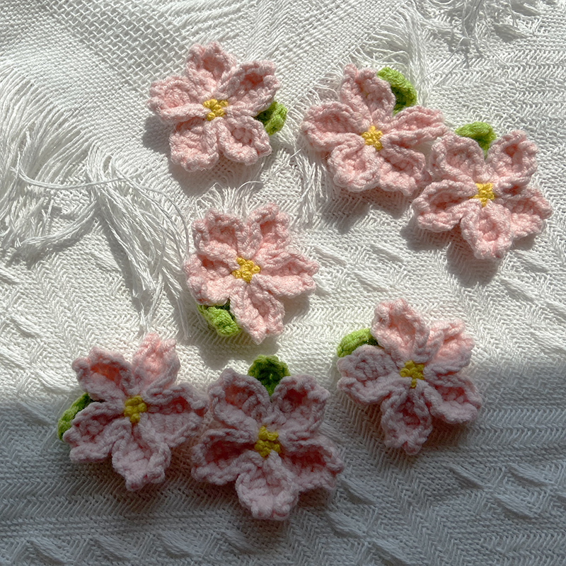 Flor de ganchillo tejida a mano, flor de cerezo, horquilla de ganchillo, accesorios de costura DIY, flor de hoja rosa y verde