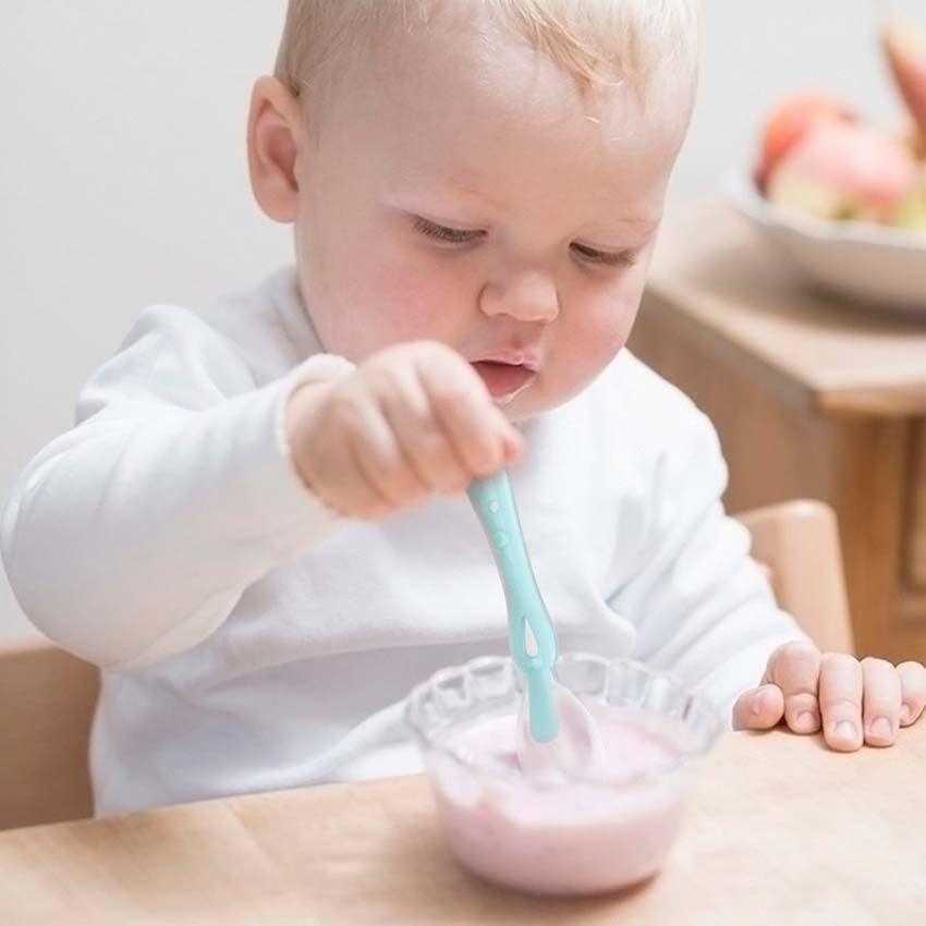 Babybestick för barn 2 skedar med bärbox flexibel matsked för barnmatande skedgaffel säkerhetsätverktyg