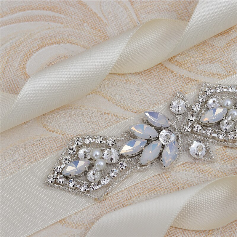Jonnafe-faja nupcial de cristal de ópalo para mujer, faja de perlas para vestido de novia, accesorios de cinturón de Color plateado