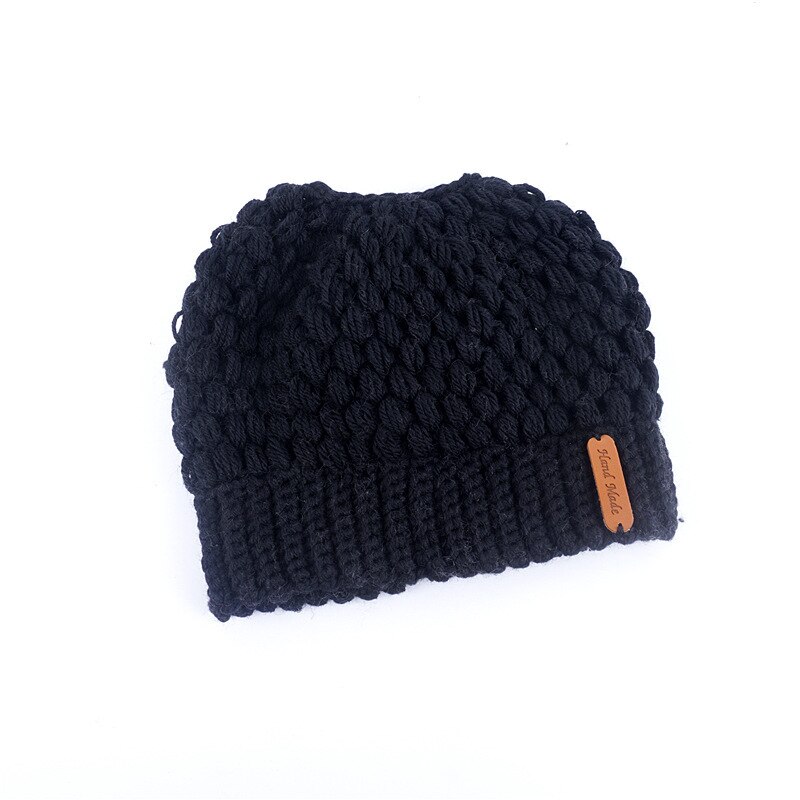 Winter gebreide mutsen winter dames muts dames meisjes stretch gebreide muts met label rommelige knot paardenstaart muts met gaten warme mutsen mutsen: Zwart