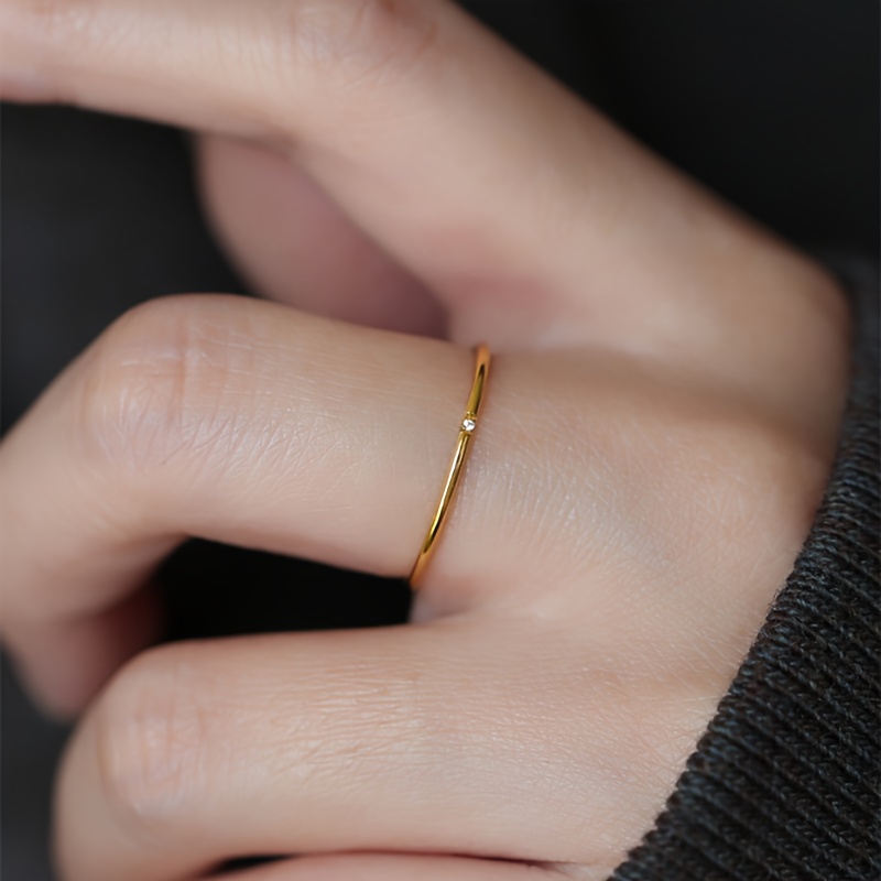Anillo apilable de circonita pequeña pavimentada chapada en acero inoxidable, joyería fina de Color dorado