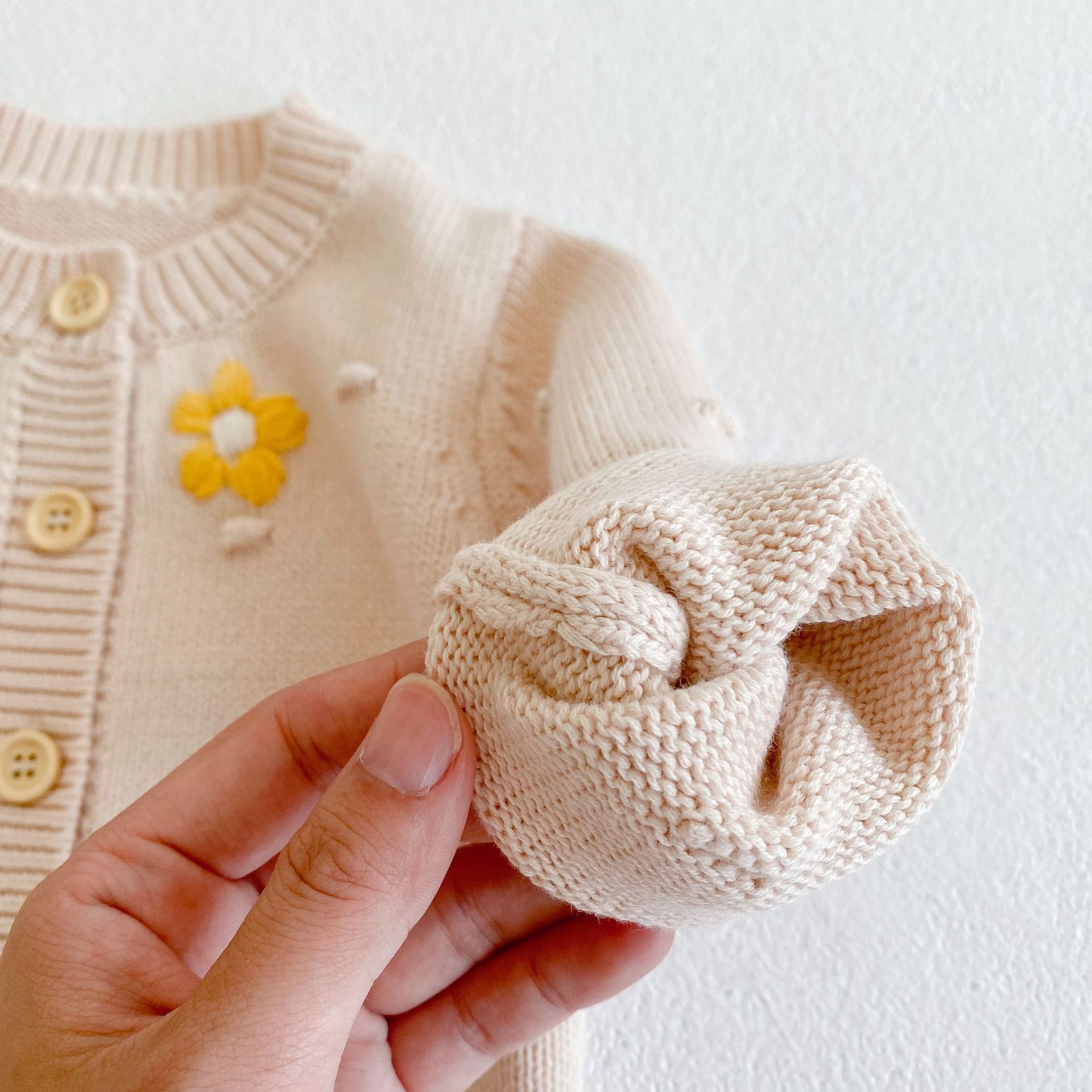 2022 all&#39;ingrosso autunno abbigliamento per bambini neonato filato di cotone lavorato a maglia fiore fatto a mano punteggiato manica lunga cardigan cappotto ragazza