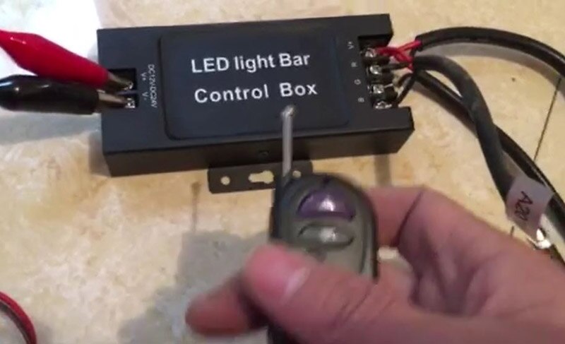 Led bar/Led verlichting/Rijden dag light/mistlamp bar RF afstandsbediening OP/OFF schakelaar Waarschuwing knippert Strobe licht controller