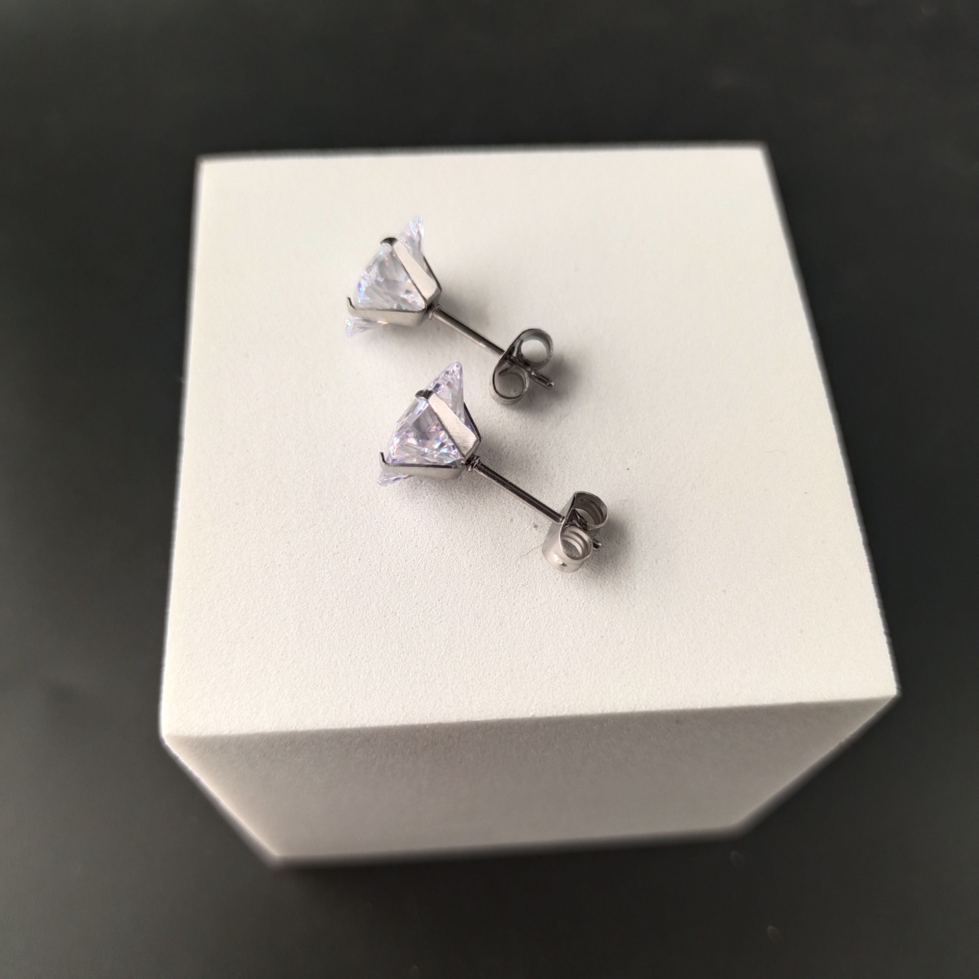 Dimensioni da 3mm a 8mm acciaio inossidabile 316 L con zirconi quadrati puliti per uomo e donna