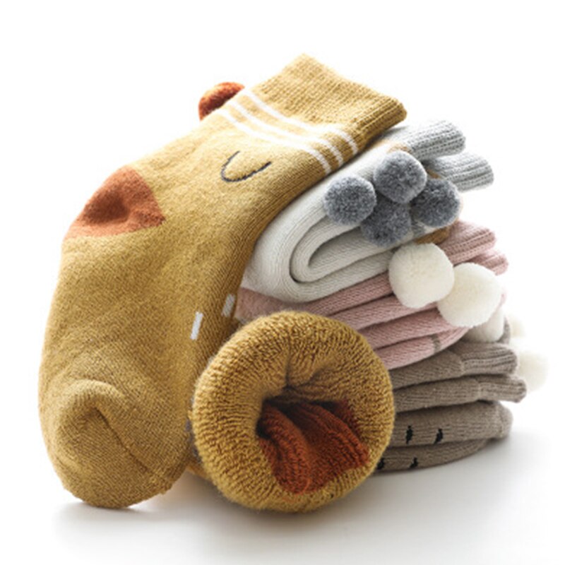 Zimowe ciepłe skarpetki dla noworodków śliczne pompon wełna jagnięca chłopcy dziewczęta skarpetki niemowlę maluch skarpetki podłogowe 0-1Y