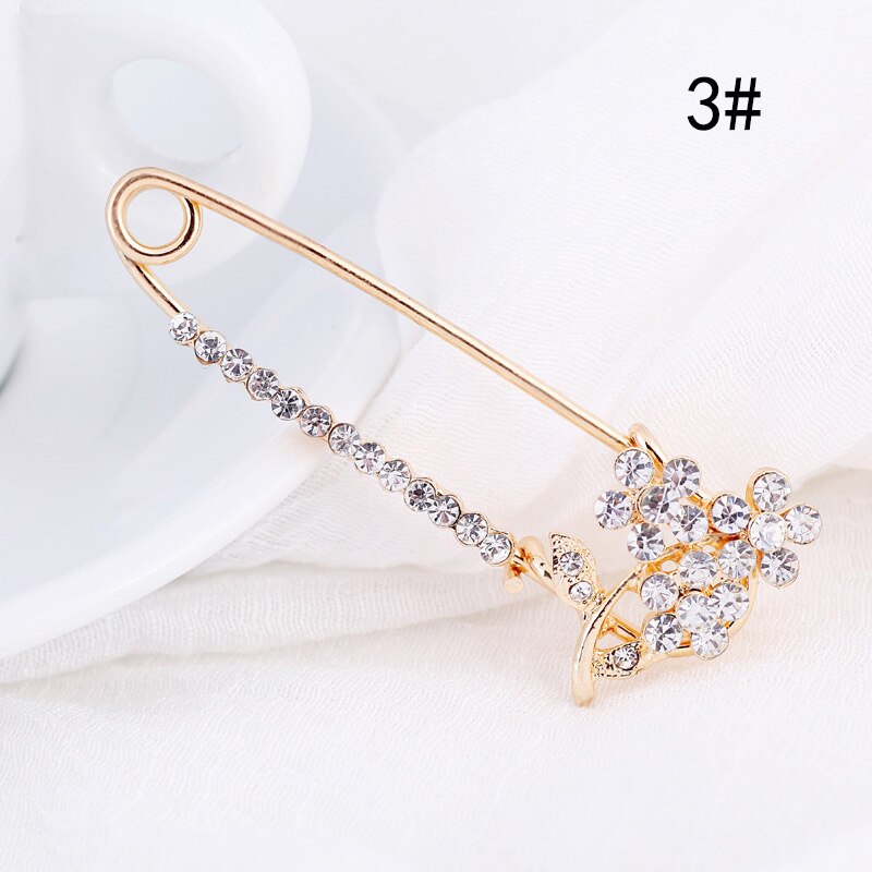 LNRRABC Elegante Kroon Crystal Flower Sjaal Gesp Broche Pin Revers Pin Kraag Vrouwen Meisje Pins Badges Voor Kleding Ornament: 8