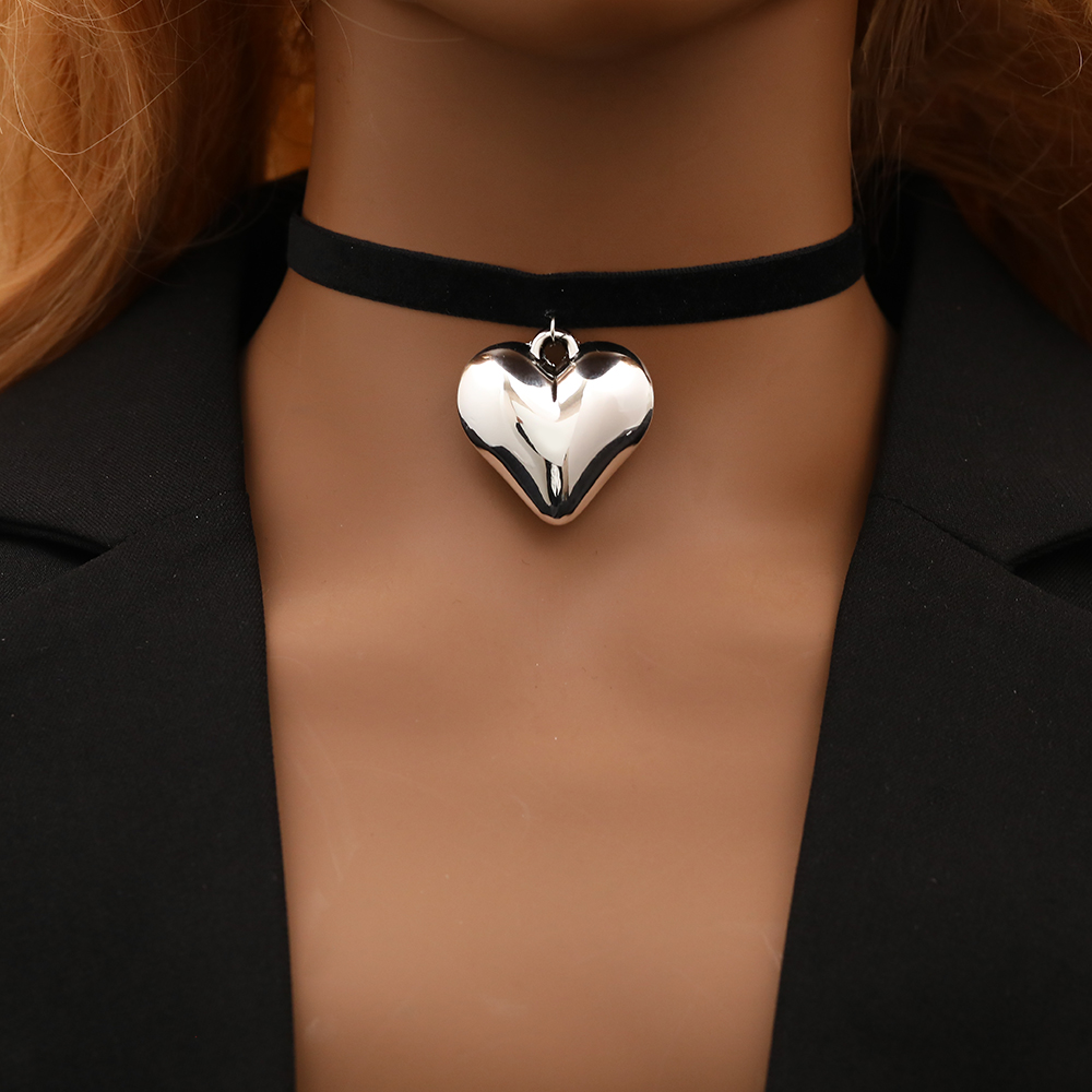Exaggerated Big Love Heart Pendant Short Choker Necklace for Women Goth Black Velvet Adjustable Chain Valentines Day Wed Jewelry: RED-BROWN