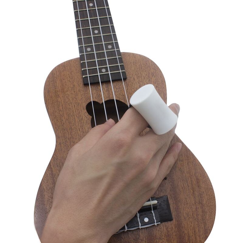 1 stk mini i størrelse bærbar slid på finger hammer rytme maracas cabasa fingerring guitar ukulele sand shaker musik legetøj hvid