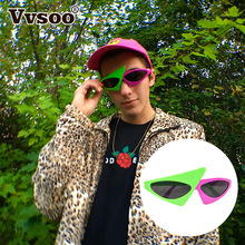 Nyhed grøn lyserød kontrast farve briller roy purdy stil hip-hop asymmetrisk trekantede solbriller fest forsyninger dekoration