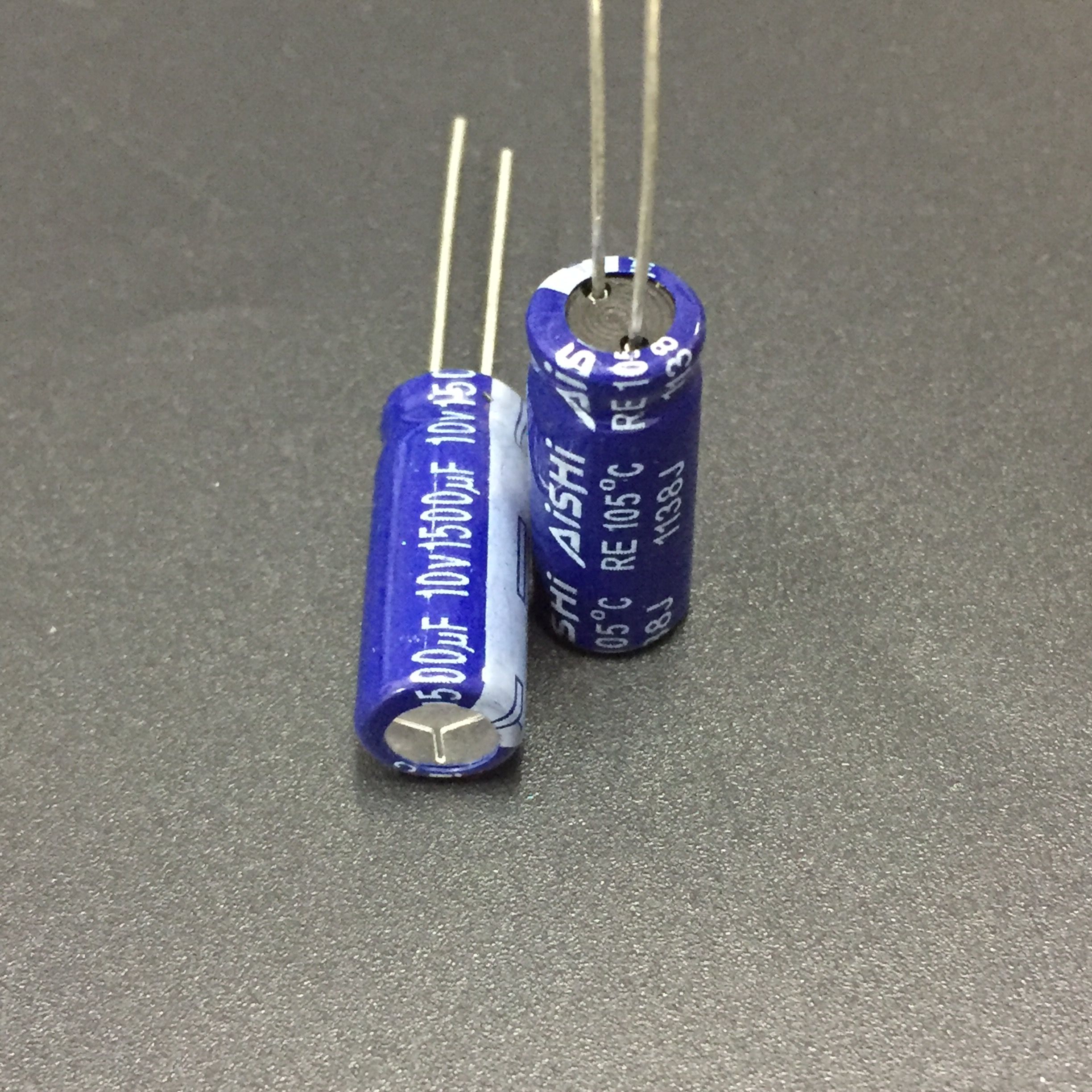10 uds/100 Uds 1500uF 10V Aishi 8x20mm de 10V1500uF condensador electrolítico de aluminio