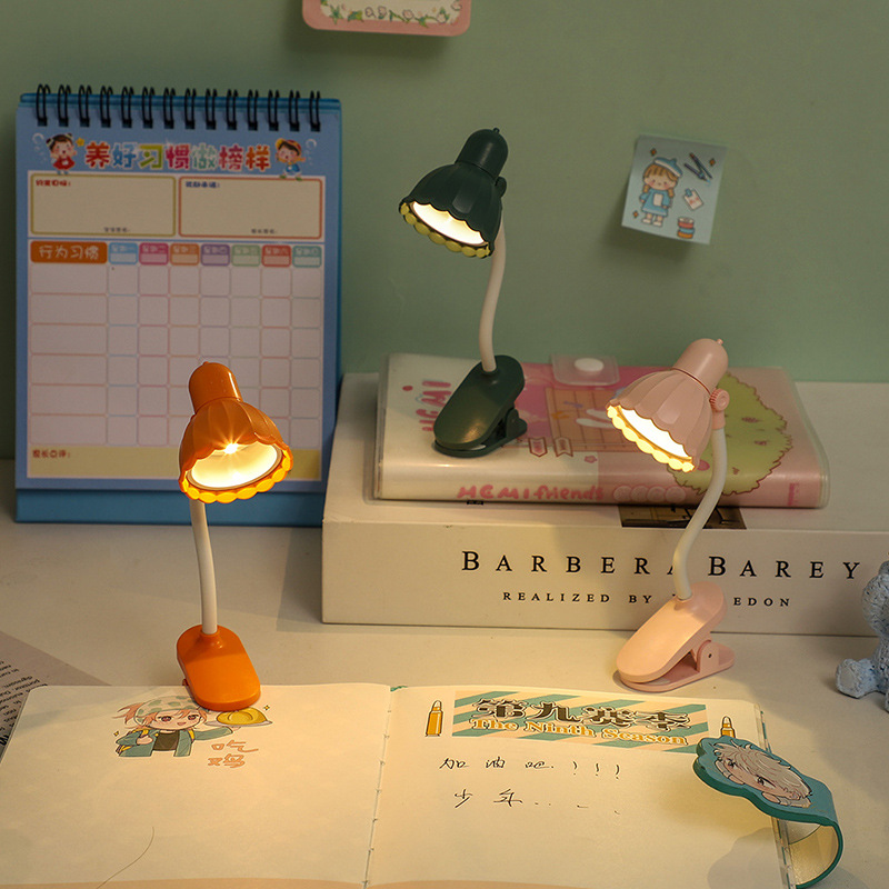Mini luz de noche creativa, lámpara de escritorio Led pequeña linda, lámpara de cabecera de estudiante de dibujos animados, luces de gabinete