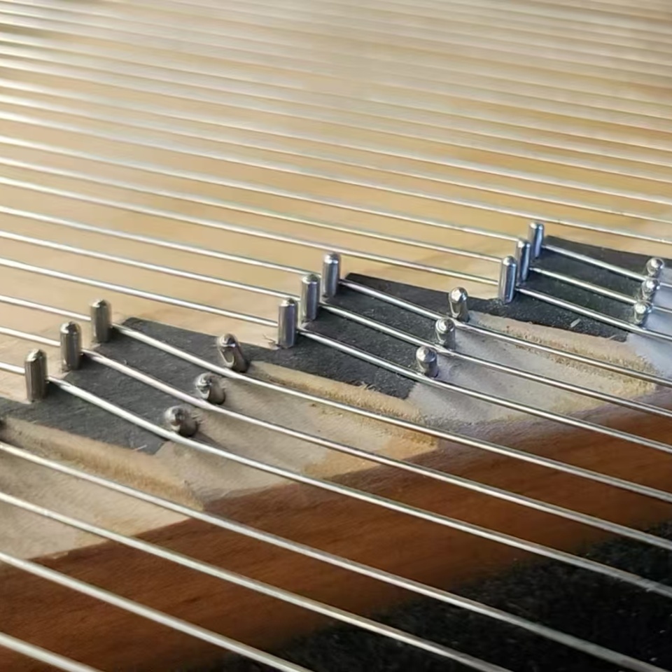 Części zamienne robić pianina, kołki mostka pianina, uchwyty strun, wieszaki strun.