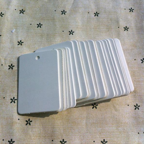 Etiquetas de cartón rectangulares para ropa, Papel Kraft blanco y negro con palabras de papel en blanco, tarjeta de identificación, 3,5 unids/lote, 400x5 Cm: Blanco
