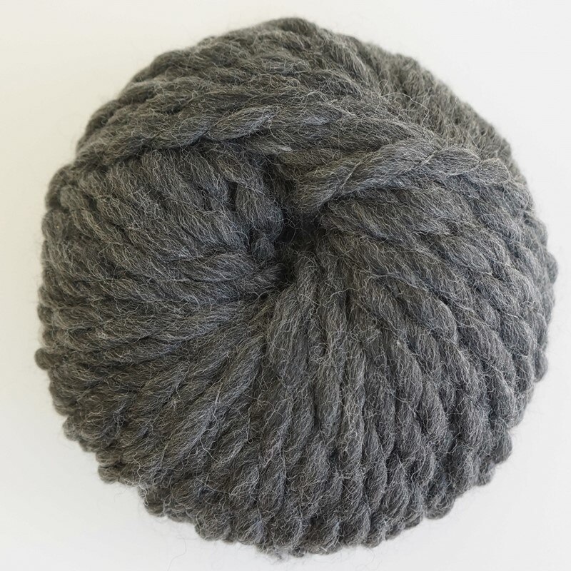 6mm 100G Thick Imitated Wool Needle Thick Woolen Thread Hand-knitted Woolen Blanket: Deep Flower Ash