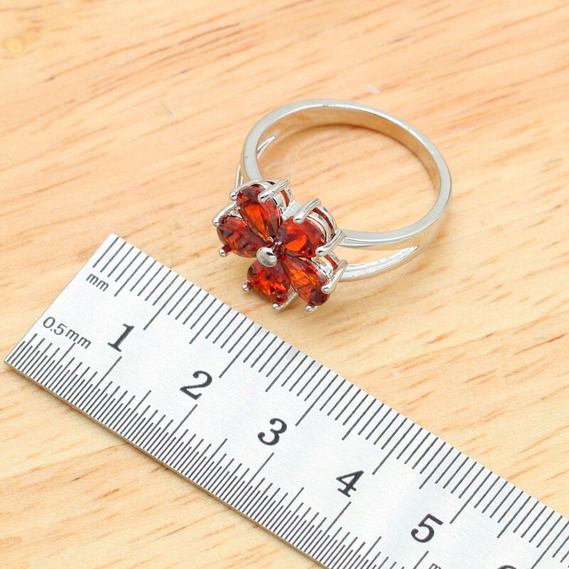 Set di gioielli Color argento con zirconi rossi per le donne forma di fiore ciondolo bracciale orecchini anelli collana confezione regalo