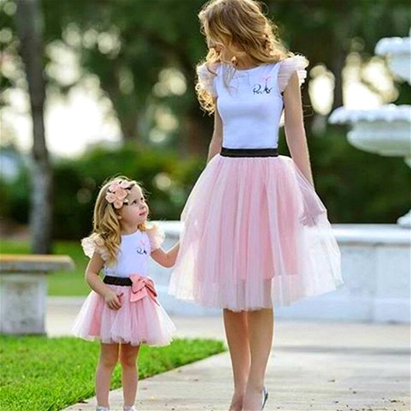 Sommer mor og datter kjole familie matchende outfits flue ærme toppe og tutu nederdele fest bryllup mor og mig tøj