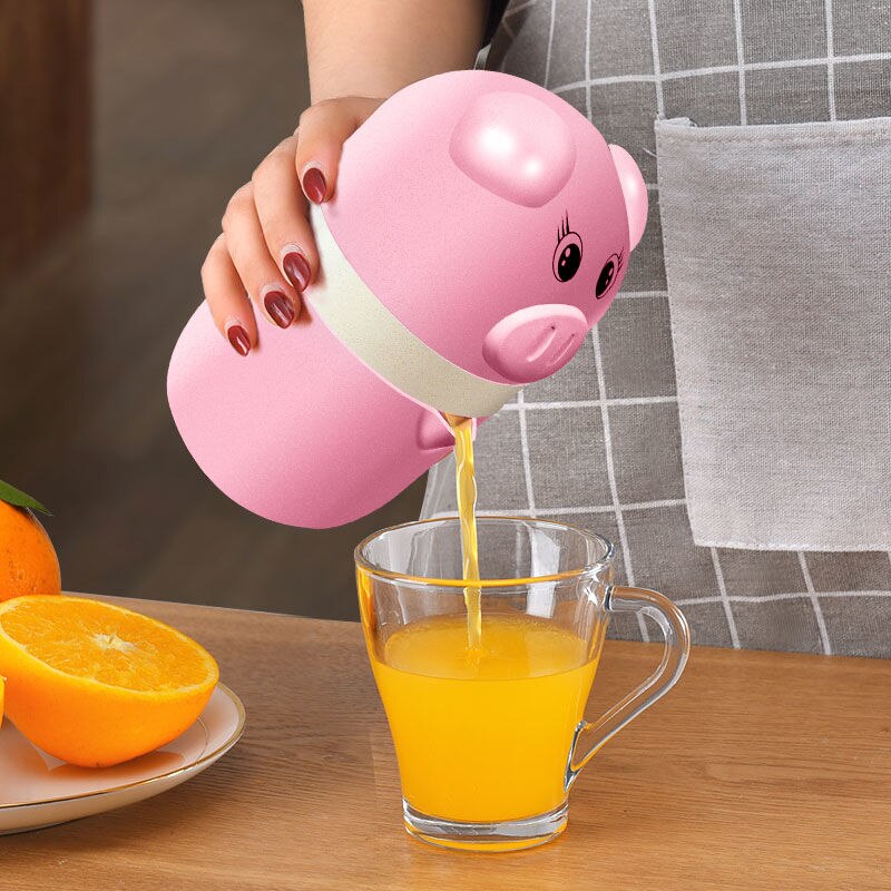 Mini Juicer Cute Pig Mini Manual Juicer Household Fruit Orange Citrus Juice Bottle Squeezer GQ