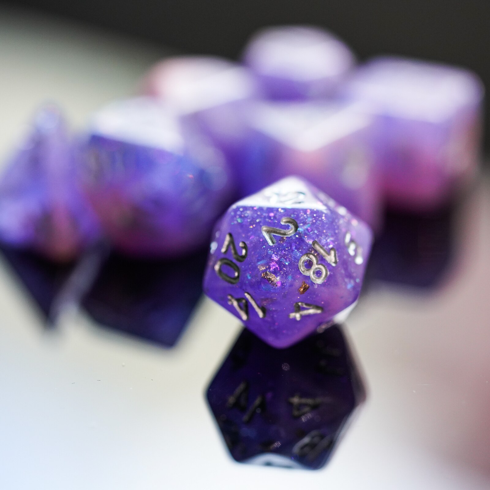 7 Pz/impostato Rosa/viola DND Dadi Colorato con Effetti luccichio D & D Dadi Poliedrici Giochi di Dadi impostato per la Tavola giochi MTG RPG