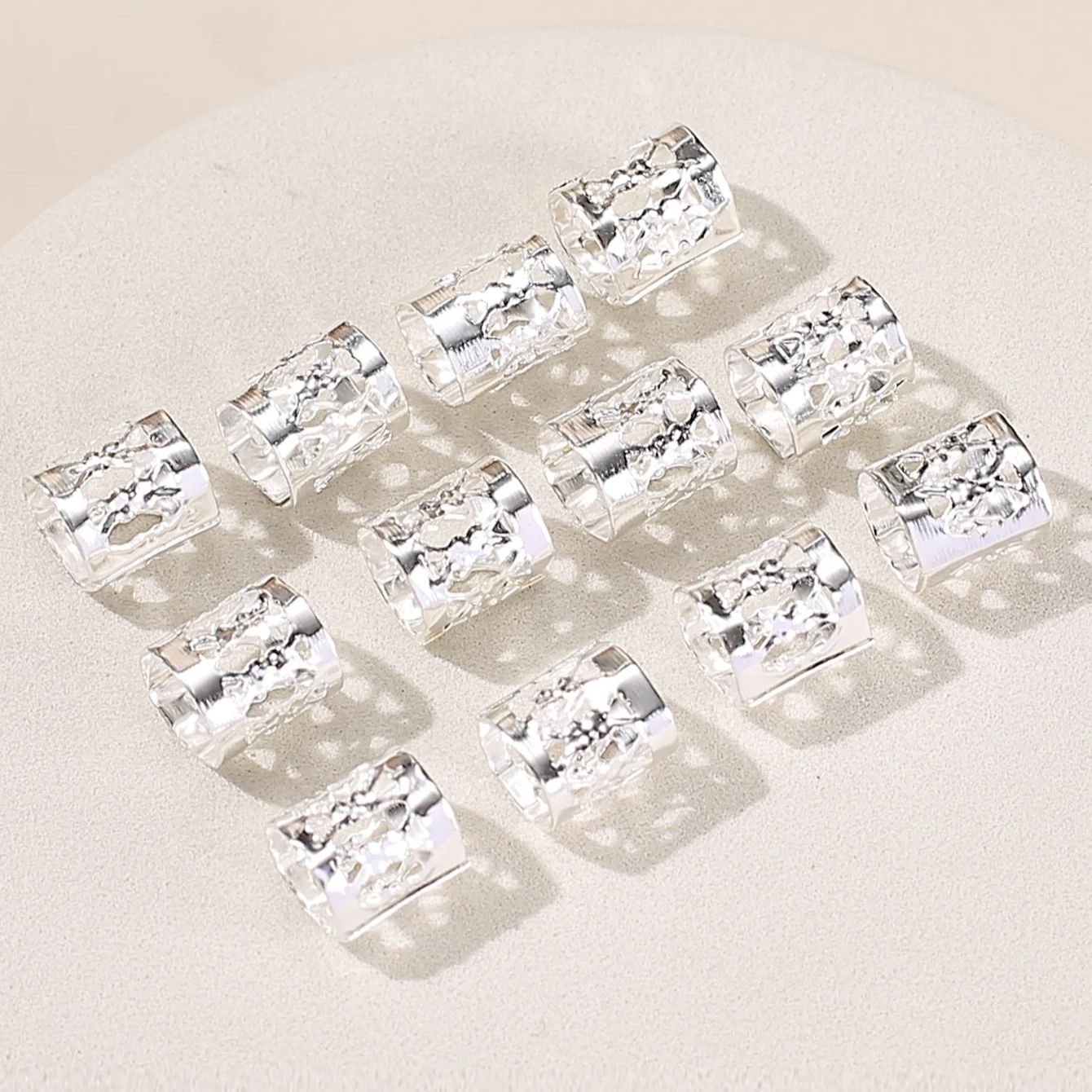 50pcs métal évider anneau de cheveux accessoires, perles cheveux tresse anneaux Clips redoute serrures cheveux tressage métal manchettes décoration