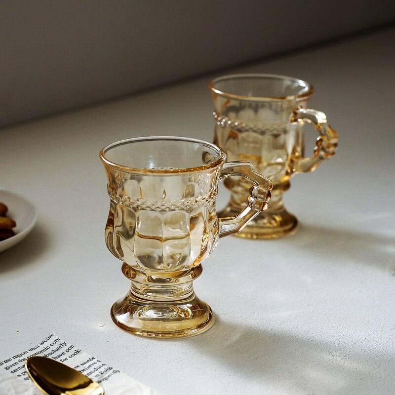 Retro stil flicka hjärta kopp te färg svart te kopp mjölk te kopp bärnsten glas vin kopp