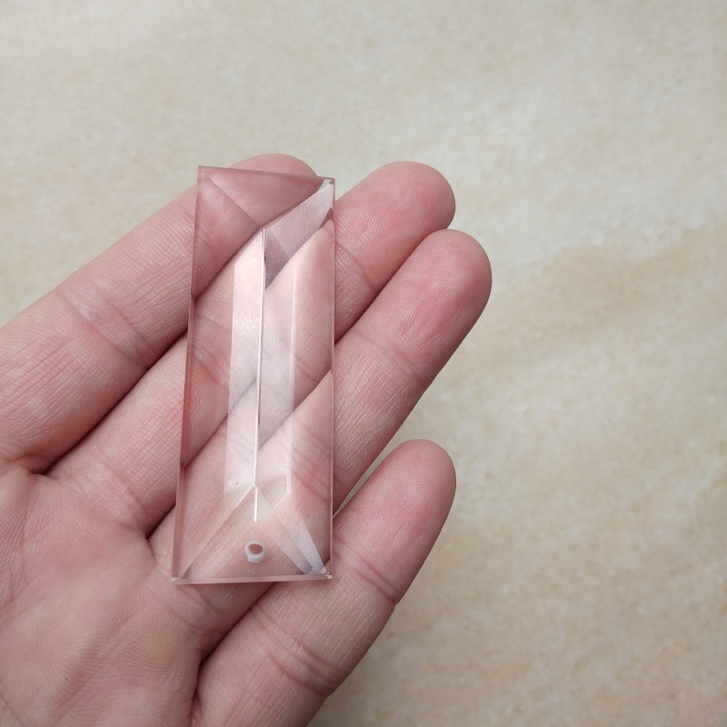 10 unids/lote 22*63MM máquina de pulir de la máquina claro de cristal de triángulo barra de vidrio lámpara de prisma de cristal en 1 agujeros Accesorios