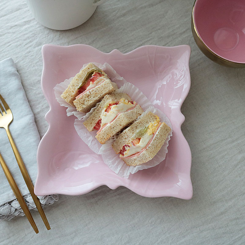 Oregelbunden desserttallrik i keramik rosa fjäril djup blomtallrik serveringsfat frukt/sallad/ tårtservis