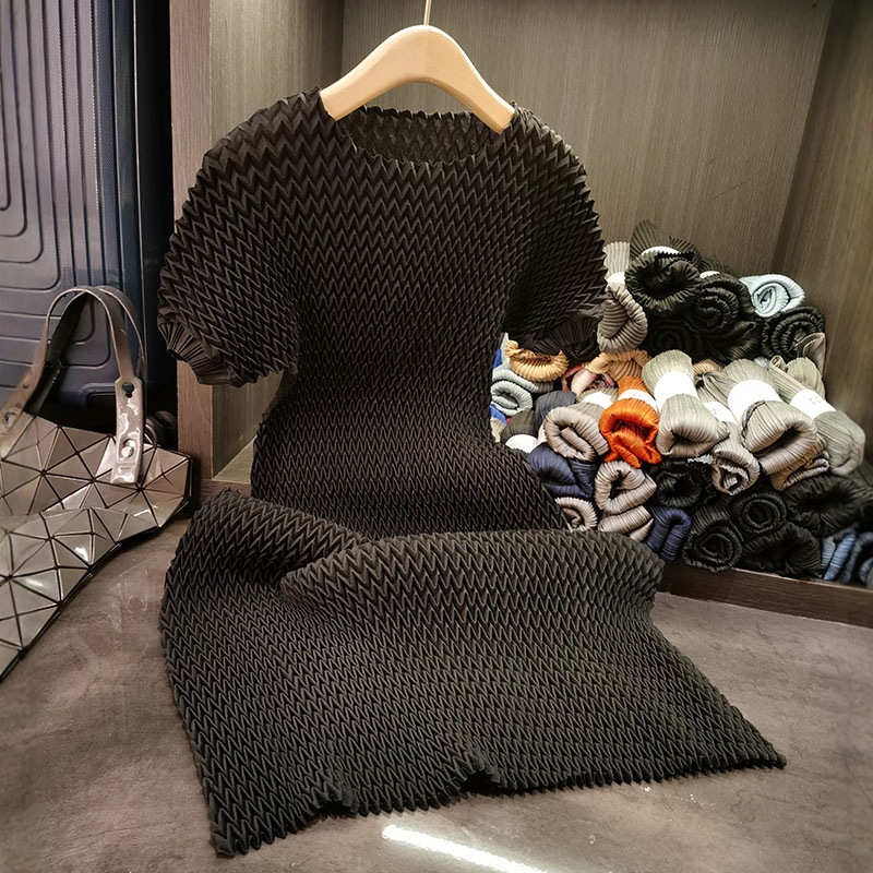 Miyake eksklusive plisserede kjoler sommer løs afslappet plus size foldet nederdel enkel rund hals kortærmet plisseret kjole til kvinder: Blå