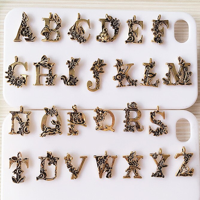 78 stk/parti 26 bogstaver emalje legering alfabet vedhæng abc ord tag charms smykker gør det selv tilbehør 18*13mm: Gammelt guld