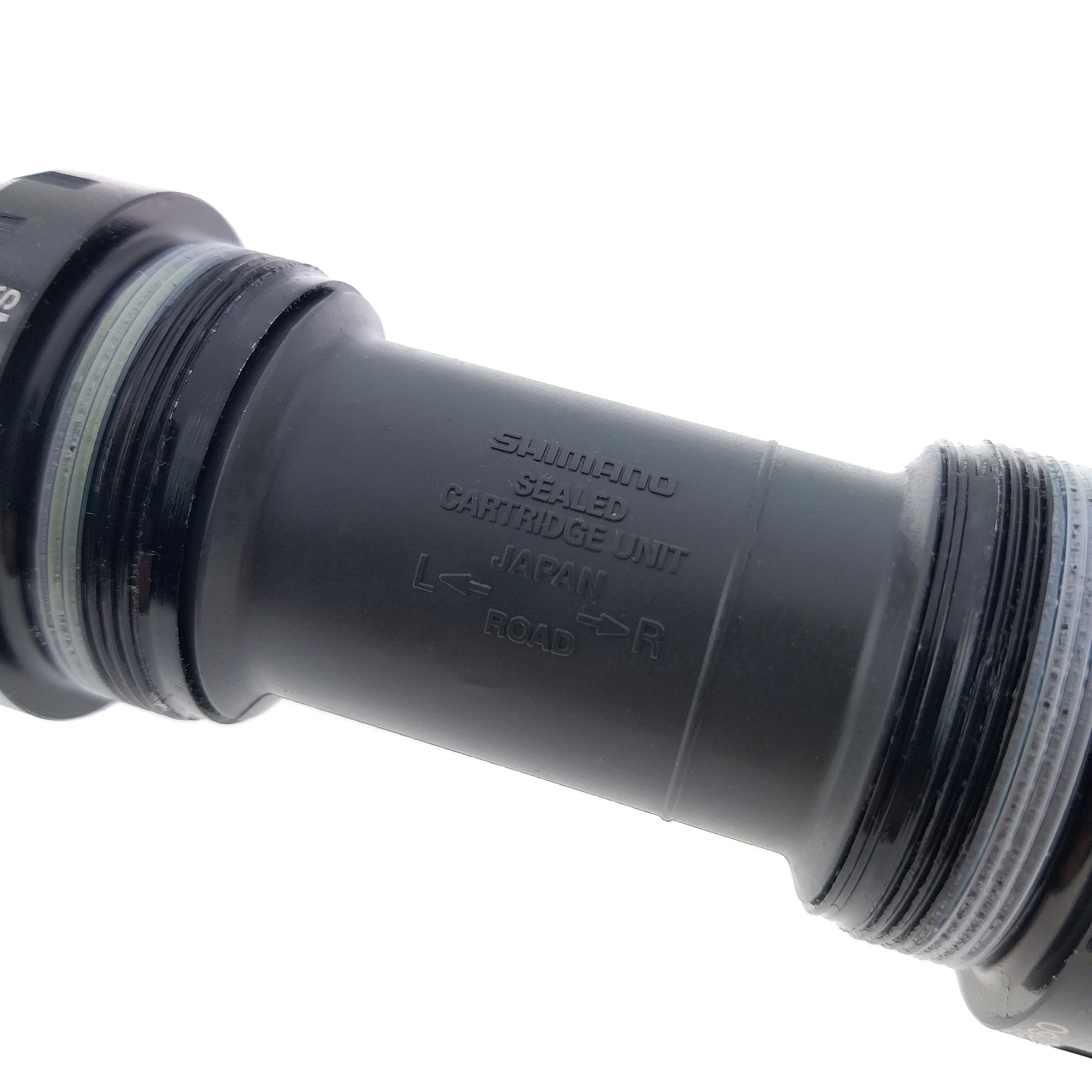 Shimano 105 BBR60 Road Bike Bottom Bracket Threaded HOLLOWTECH II 68/70 mm shell width SM-BBR60 for R7000 chainwheel