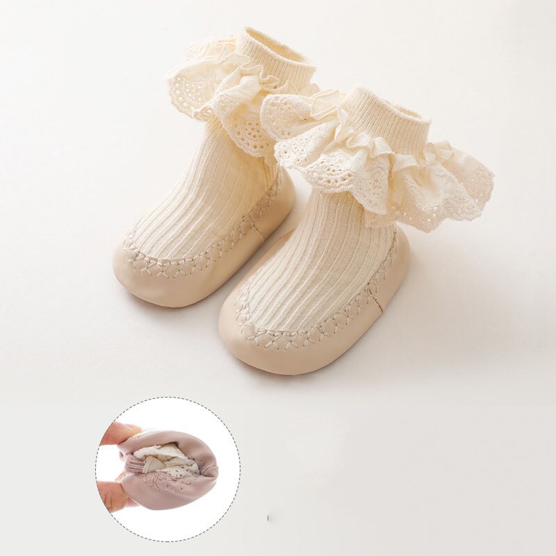 Calcetines con suela de cuero antideslizante para niña, zapatos y calcetines para bebé, medias de encaje para niña pequeña, de princesa, novedad, Otoño e Invierno