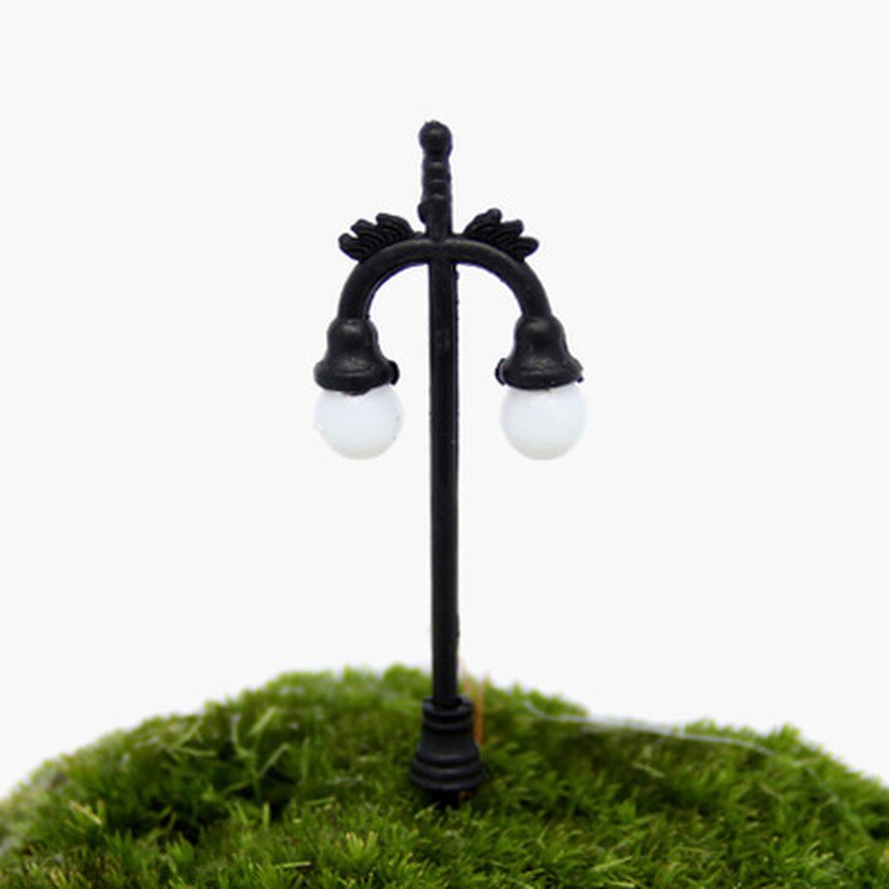 1pcs Miniature Streetlights Cute Resin Crafts Decorations Fairy Gnome Terrarium Christmas Party Garden Random Style