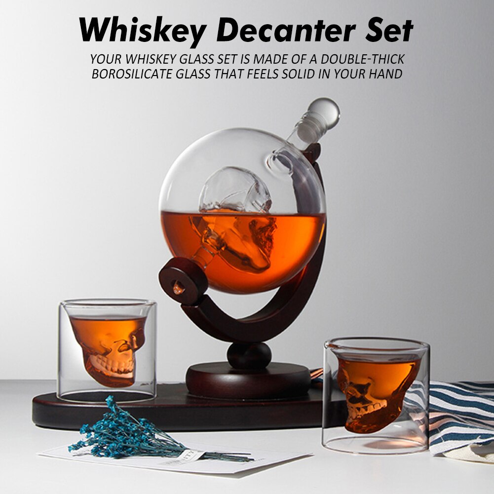 Whiskey Karaffe einstellen Schädel Wodka Globus Karaffe Mit 2 Gläser Schnaps Spender Mit Holz Ständer Für Scotch Bourbon