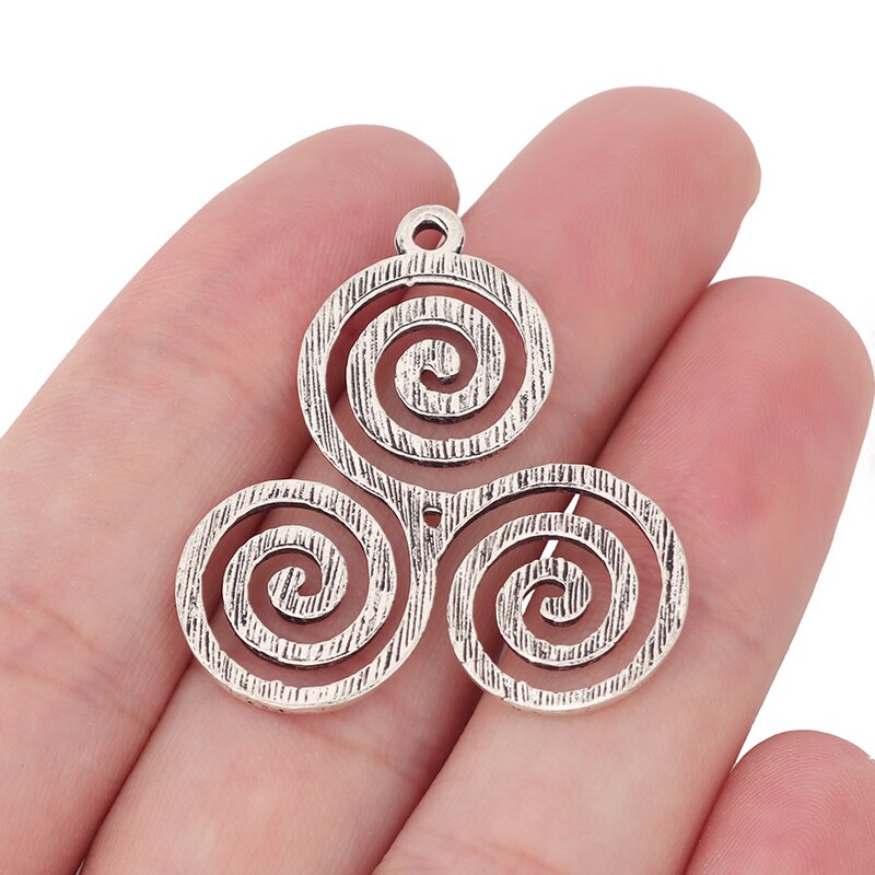 ZXZ 10 stücke Tibetischen Silber Celtics Knoten Triskele Triskelion verdreifachen Spirale Reize Anhänger für Schmuck Machen 35x33mm