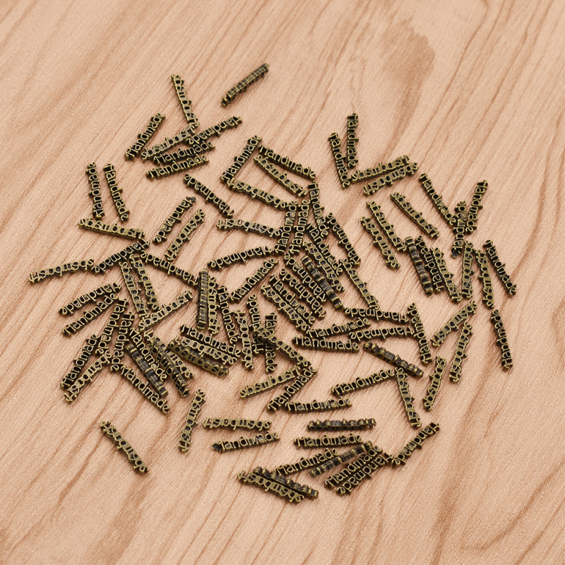 100 pcs Metalen Letters Gedrukt Handgemaakte Ambachten Etiketten Voor Kledingstuk DIY Tassen Schoenen Decoratie Badge Levert