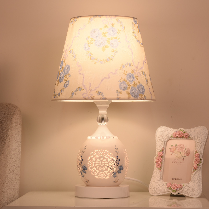 Kristall-Tischlampe Ich bin europäischen Stil, einfache moderne Schlafzimmer-warme romantische , kreative dekorative Nachttischlampe: Grau / AU Stecker