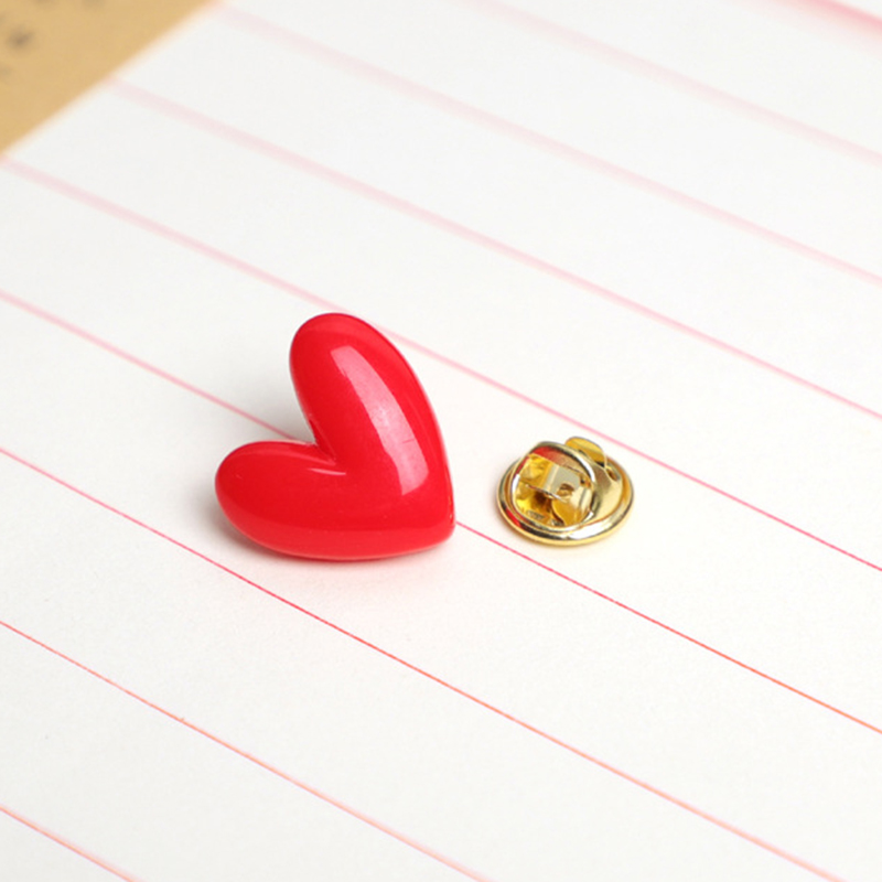 2Pcs Women Cute Red Heart Brooches Romantic Love Heart Resin Pins Mini Decorative Lovers Clothes Bag Accessories