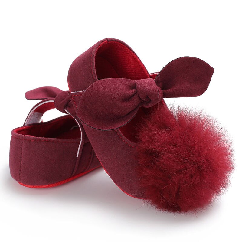 Chaussures en fourrure pour bébés filles de 0 à 18 mois, à la , semelle souple, avec pompon, pour les premiers pas,