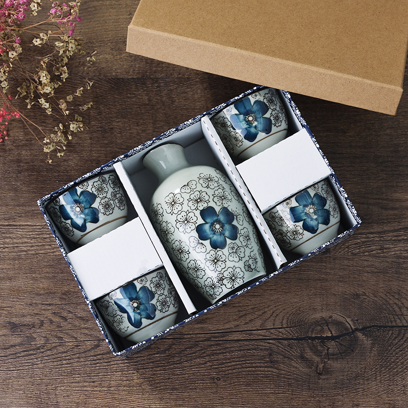 Japanese Style Vintage Blue and White Porcelain Wine Set Ceramic Hip Flasks Sake Cup Ceramic Crafts Home Wine Pot Tea Cup: And 4 Cups lan Fugui
