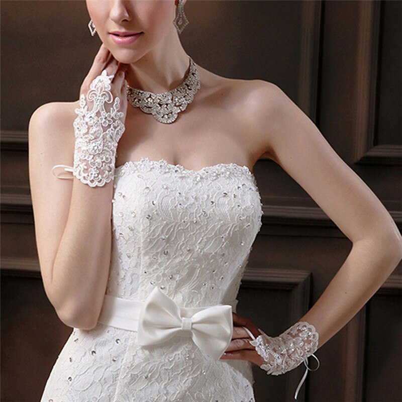White Ivory Red Short Wedding Gloves Wrist Length Fingerless Lace Appliques Sequins Bridal Gloves Wedding Accessories