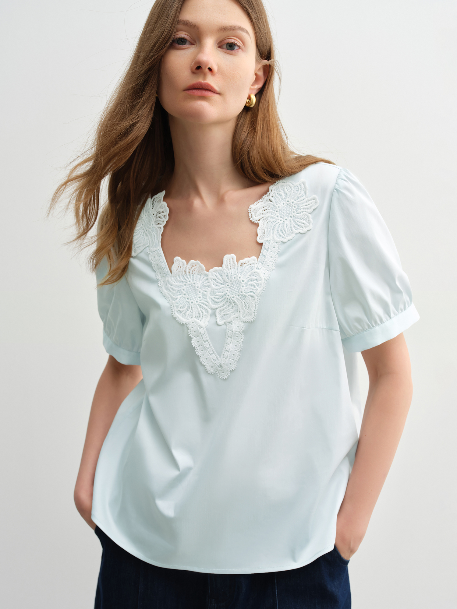 Dushu plus size damebluse med udsøgt blonde, kortærmet sommerbluse med broderi og blonde, v-hals, slank top 25 ds 82315