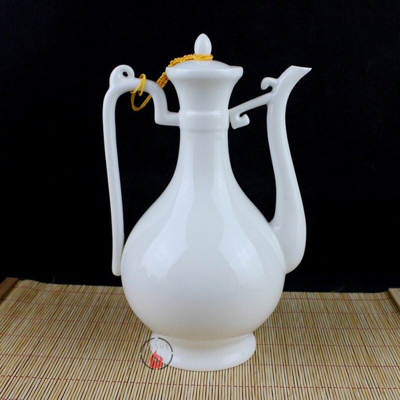 Retro Ceramics Pure White Chinese Flagon Tradition Retro Wind Home Friends Gathering Porcelain Liquor Flagon 550ml Hip Flasks