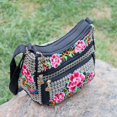 national emrboidery small women shopping handbagsNice bohemian floral prints lady casual shoulder bags All-match canvas bag