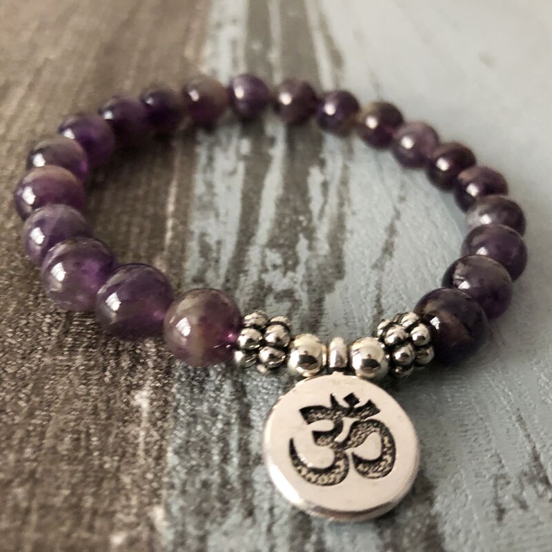 Ametyster buddha armbånd yoga lotus charme håndled lilla sten beaded buddhist armbånd til kvinder og mænd: Sliver yoga