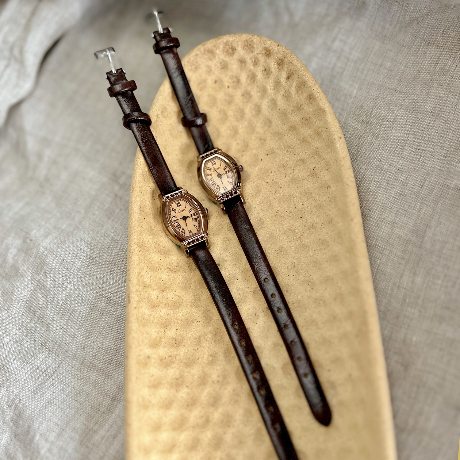Reloj con correa de cuero marrón café para mujer, informal, Vintage, , esfera de reloj con forma de barril a la con decoración de diamantes de imitación, 1 ud.