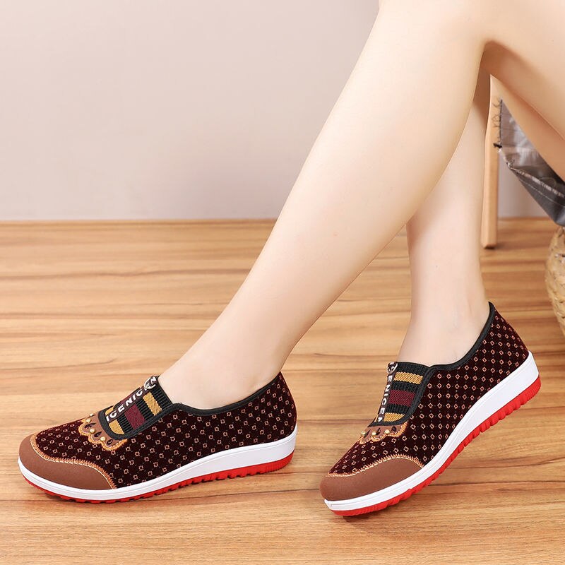 Style vieux Beijing tissu chaussures femmes fond souple antidérapant moyen-âge loisirs tissu fond plat maman chaussures femme chaussures