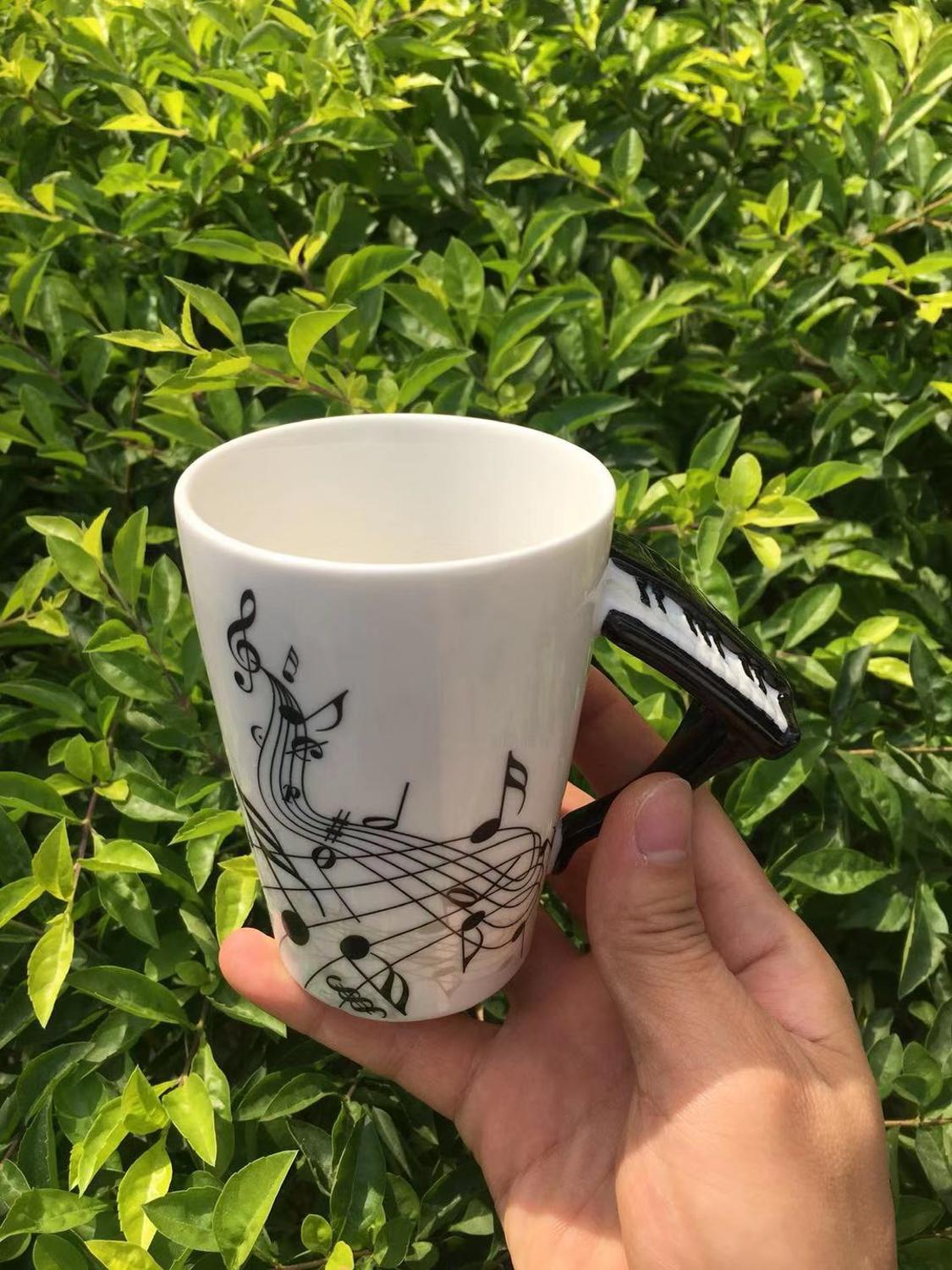 Instrumento musical de cerámica de , tazón taza con mango,