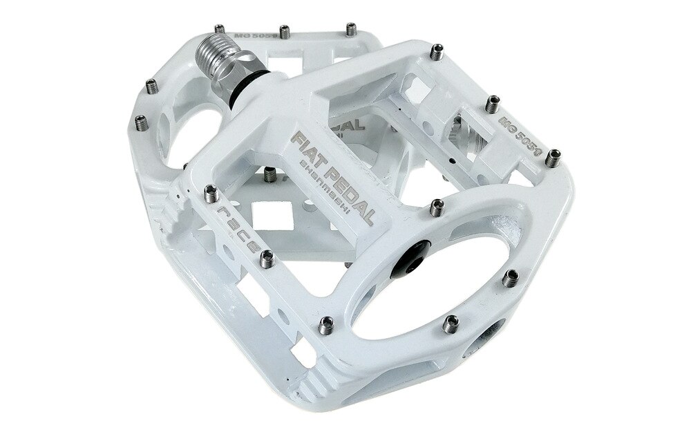 Ultralight Bicycle Pedals Magnesium Alloy Mountain Bike Flat Pedals Non-slip MTB Road Bike Pedals Platform Bicycle Accessories
