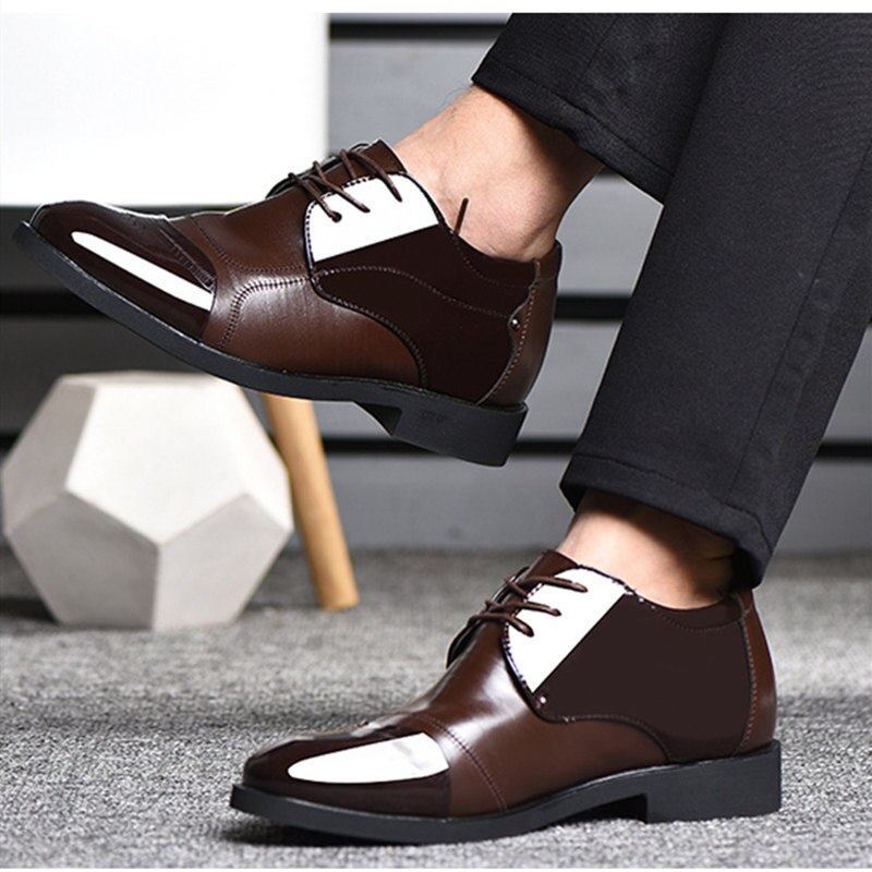 2019 Della Pelle Verniciata Ufficio Uomo Scarpe da Sposa Uomo Oxford Decente Elegante da Cerimonia Uomo Abito Scarpe