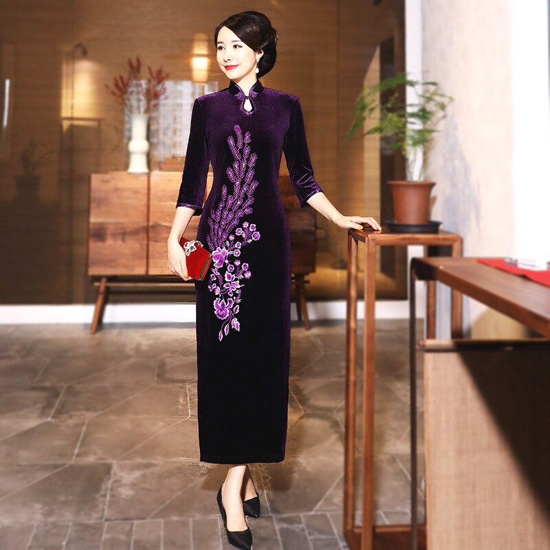 Sheng coco velour lilla cheongsam kjole påfugl blomster broderede høje arkiver lang qipao kinesisk kjole kvinder tøj