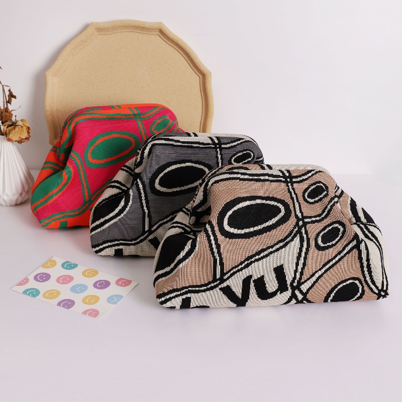 Trendy Knitted Clip Bag Versatile Large Capacity Suitable for Storage Bags High-end Pattern Clutch Bag Love Knitted Hand